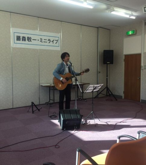 筑北村図書館祭りでライブ