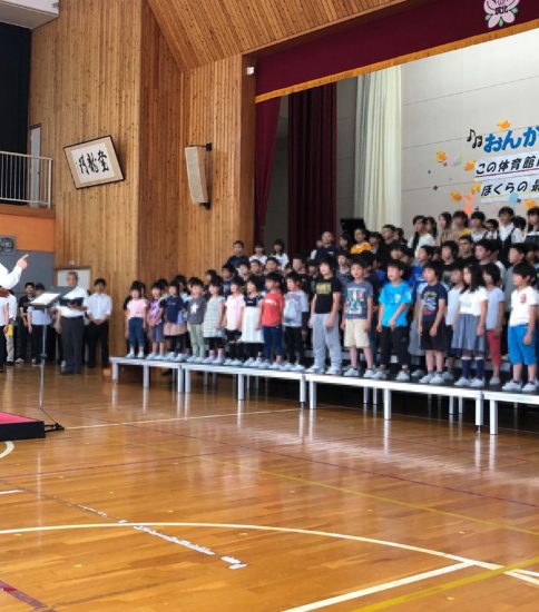 筑北小学校音楽会に招いていただきました